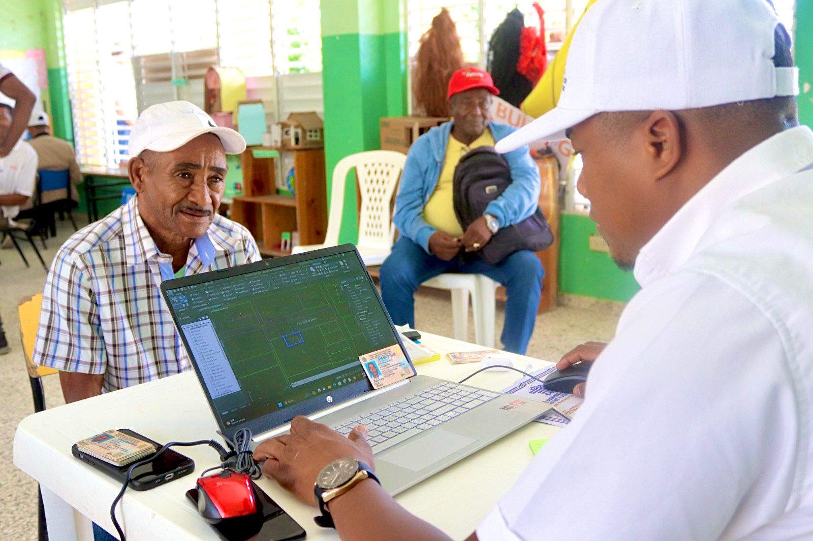 Titulación realiza censo social en Pueblo Viejo de Azua